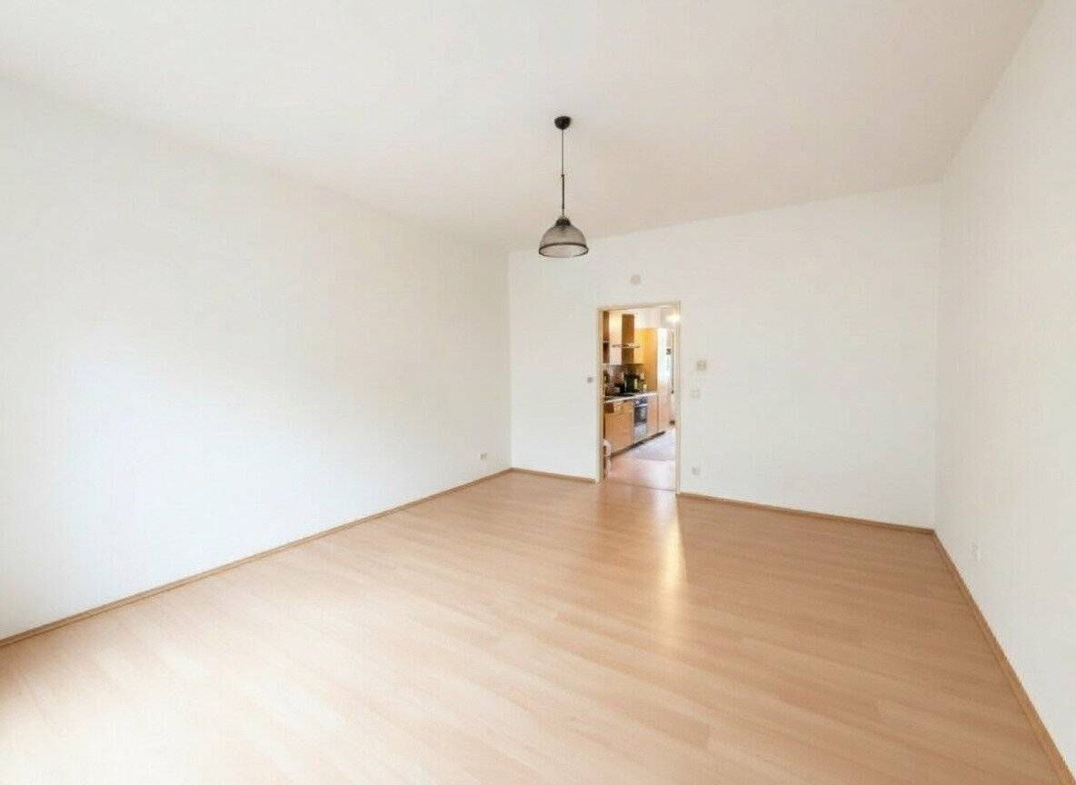 Wohnung Altbau mit Aufzug hell und praktisch