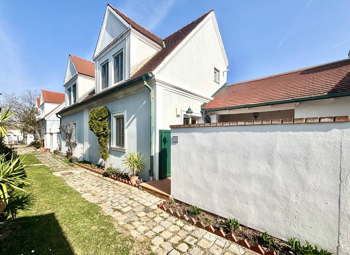 Maisonette Townhouse in Weiden am See