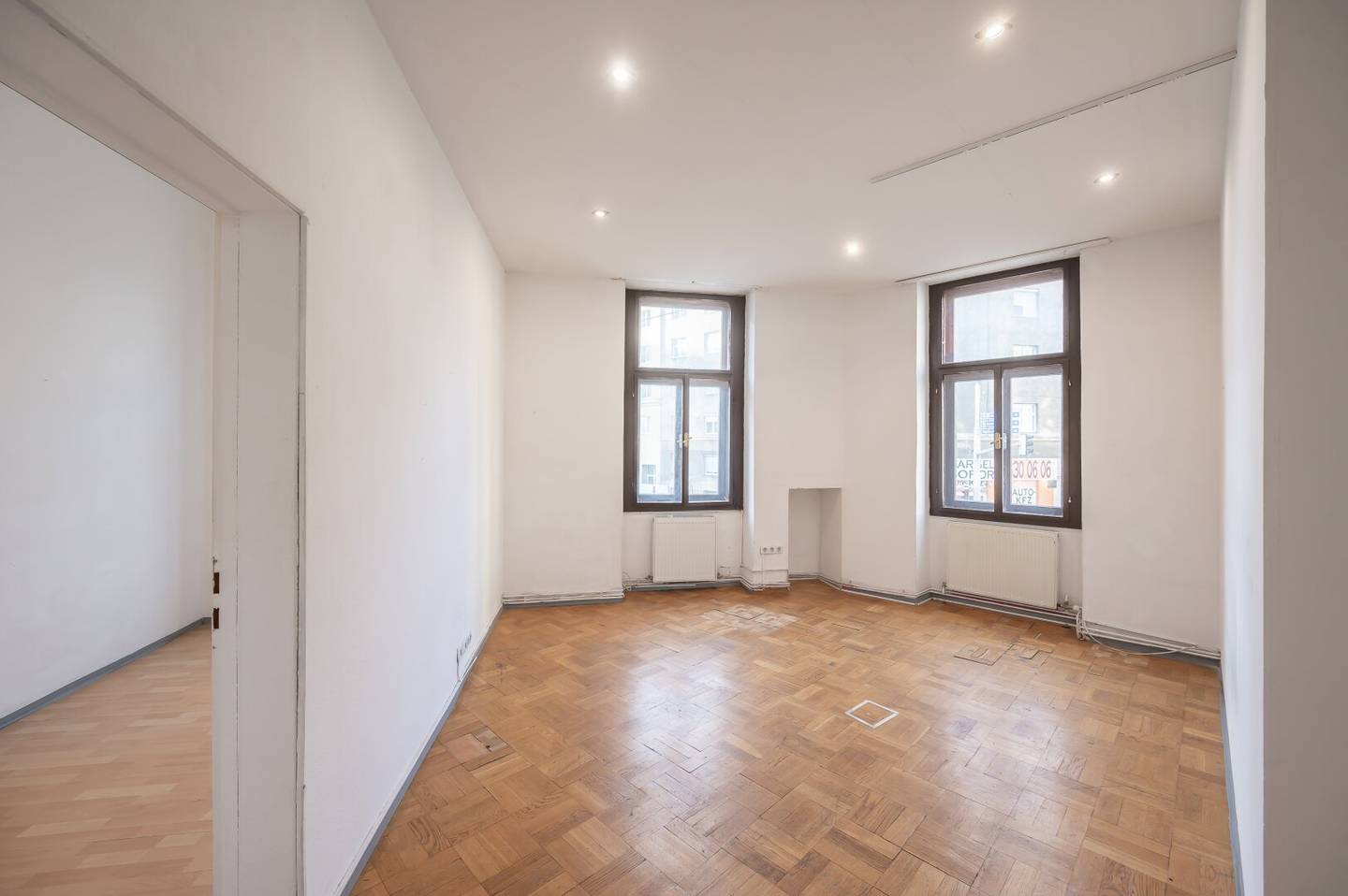 ++NEW++ Renovation needed 2 room old building apartment, great potential