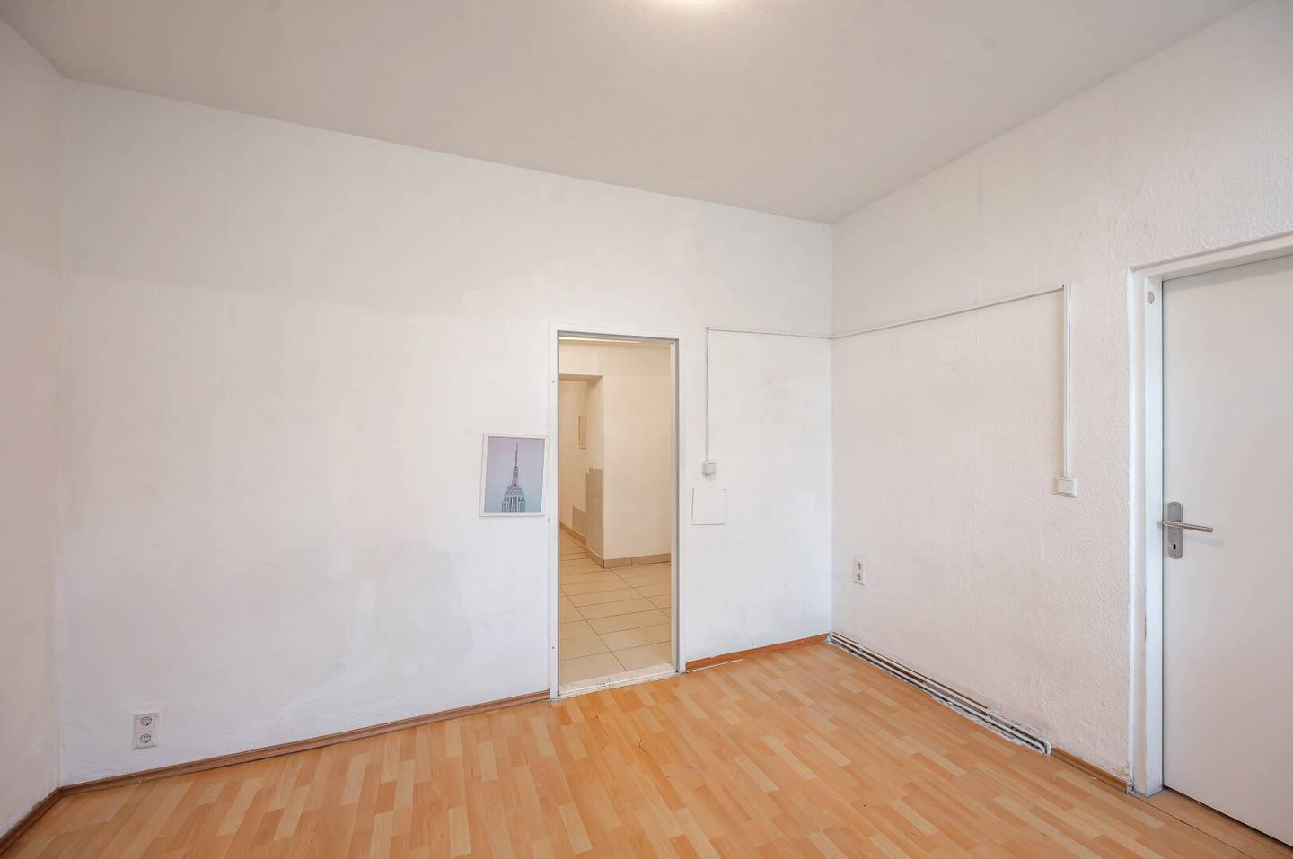 ++NEW++ Renovation-needed 1.5-room Old-Building Apartment, Great Potential!