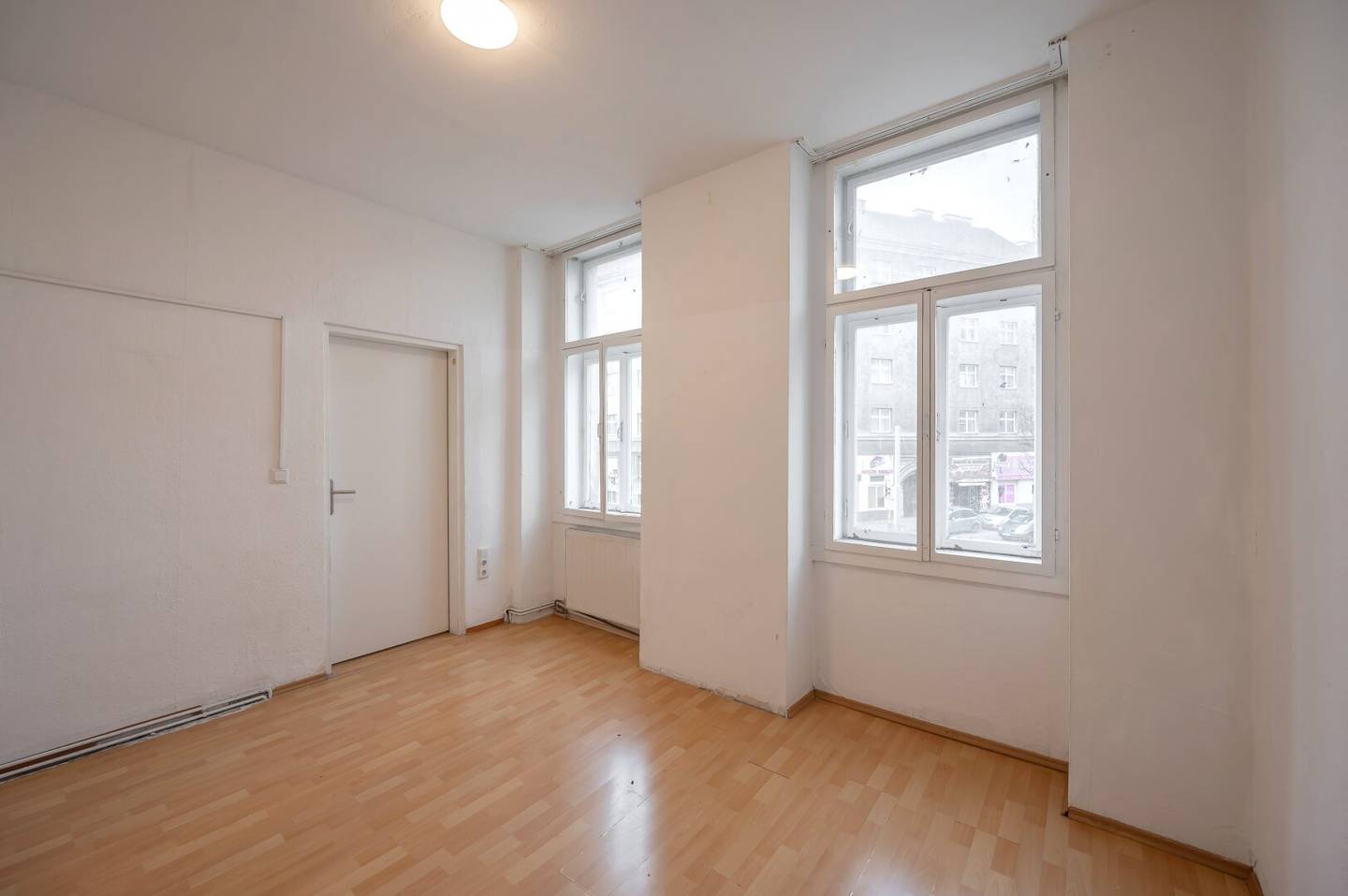 ++NEW++ Renovation-needed 1.5-room Old-Building Apartment, Great Potential!