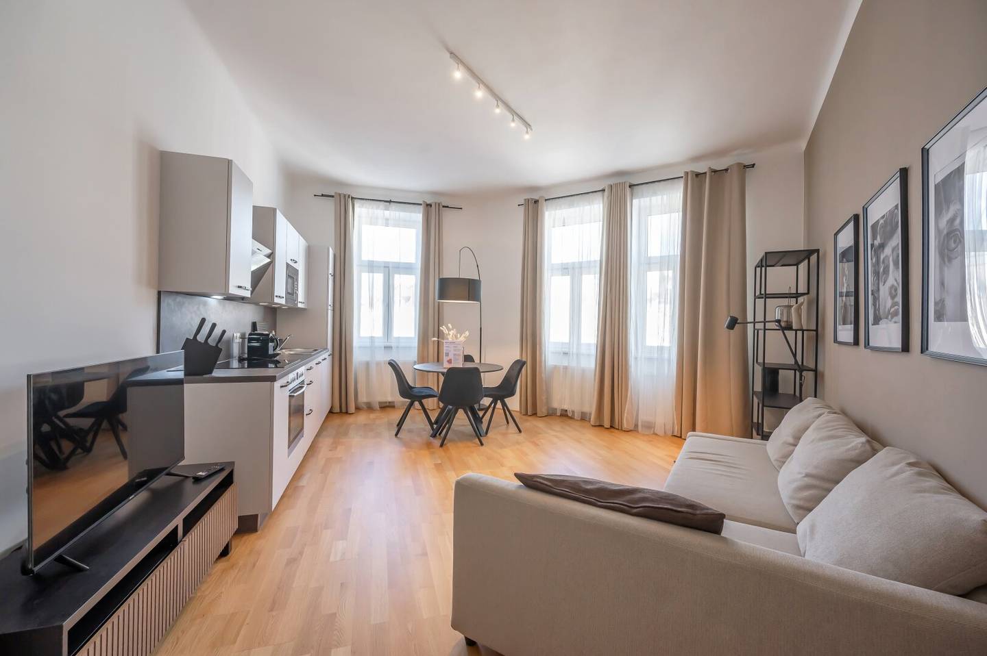 ++1120++ Stilvoll wohnen: Möblierte 2-Zimmer-Altbauwohnung in bester Lage