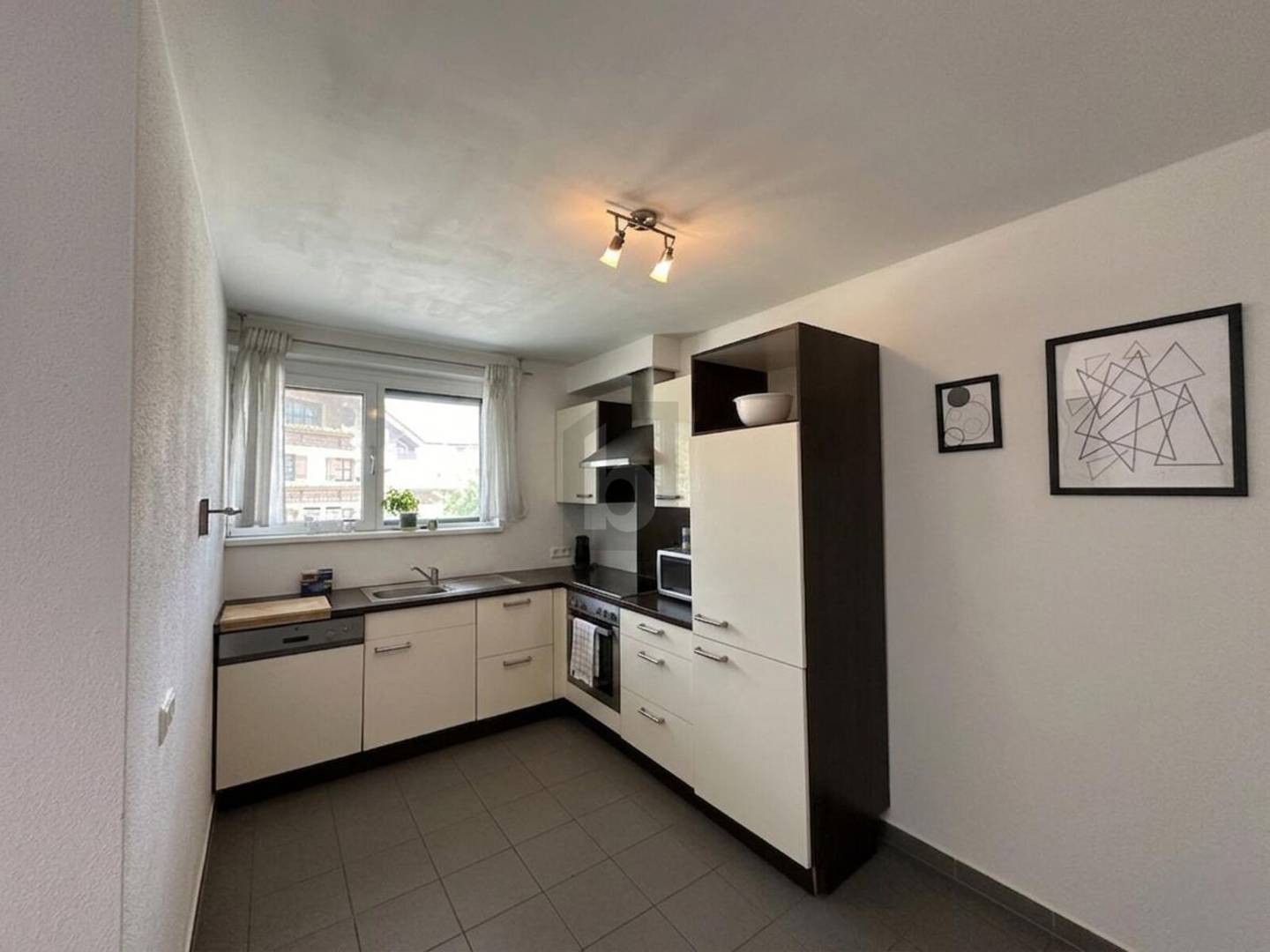 Bright apartment with balcony and underground parking