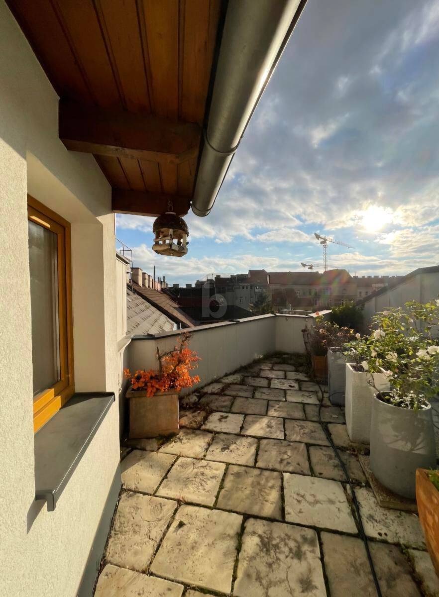 Lichtdurchflutete Dachgeschosswohnung mit Balkon