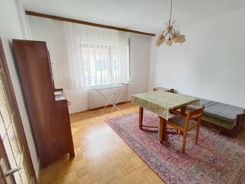 Einfamilienhaus mit Garten und Garage