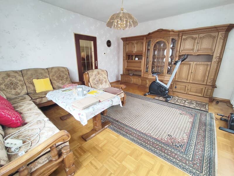 Einfamilienhaus mit Garten und Garage