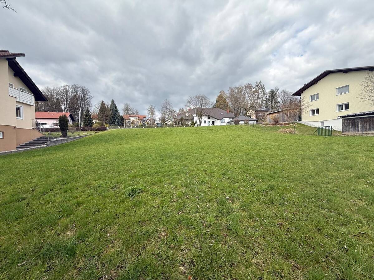 Baugrundstück in Andorf, 1054 m²