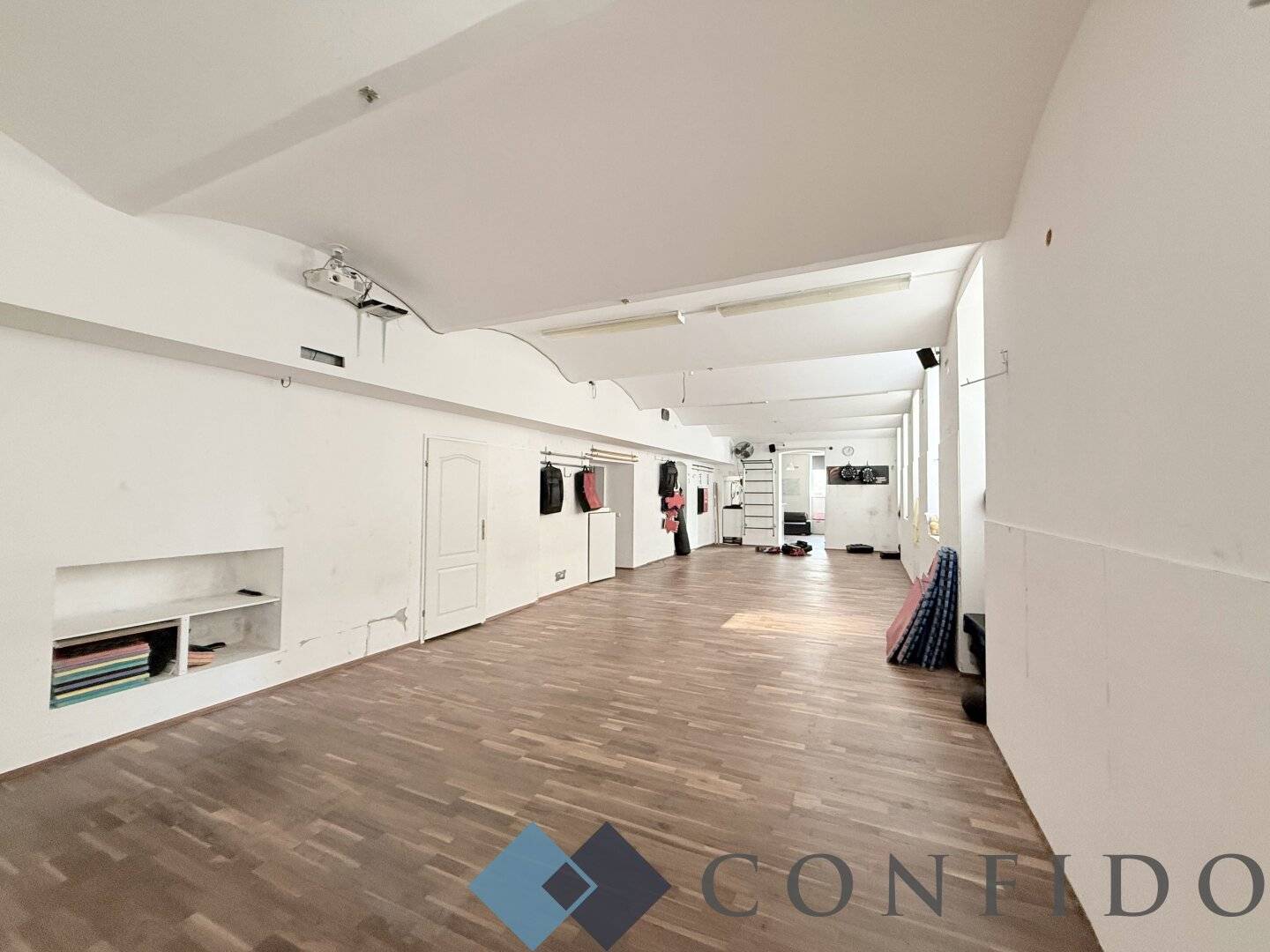 Fitness studio near AKH, 188 m²