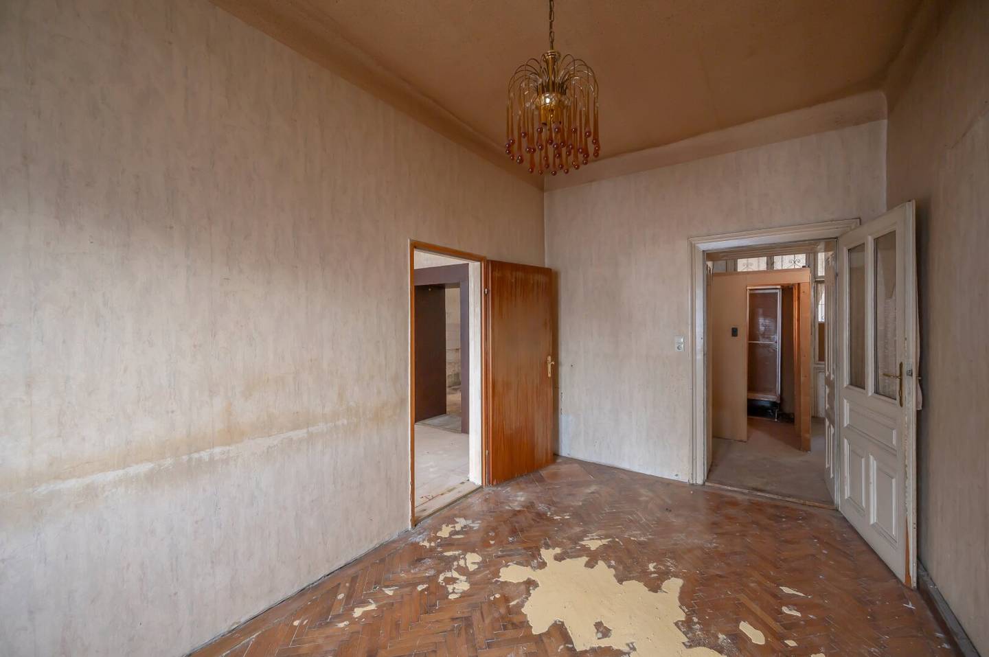 ++KLNB121++ renovation needed 1 room apartment in very good location Airbnb