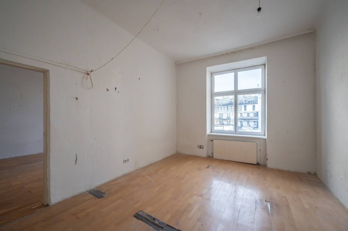 Hannovermarkt Renovation needed 3 room old building apartment Airbnb anden? no