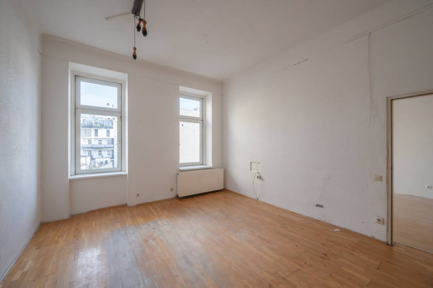 Hannovermarkt Renovation needed 3 room old building apartment Airbnb anden? no