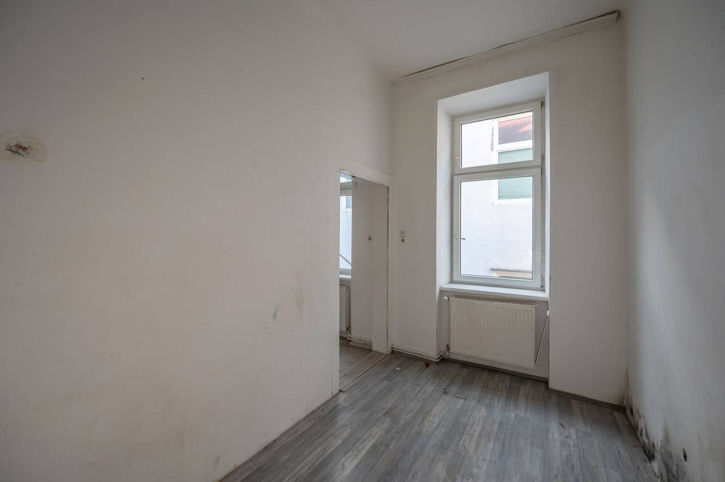 Hannovermarkt Renovation Needed Three Room Old Building Apartment Airbnb - Airbnb