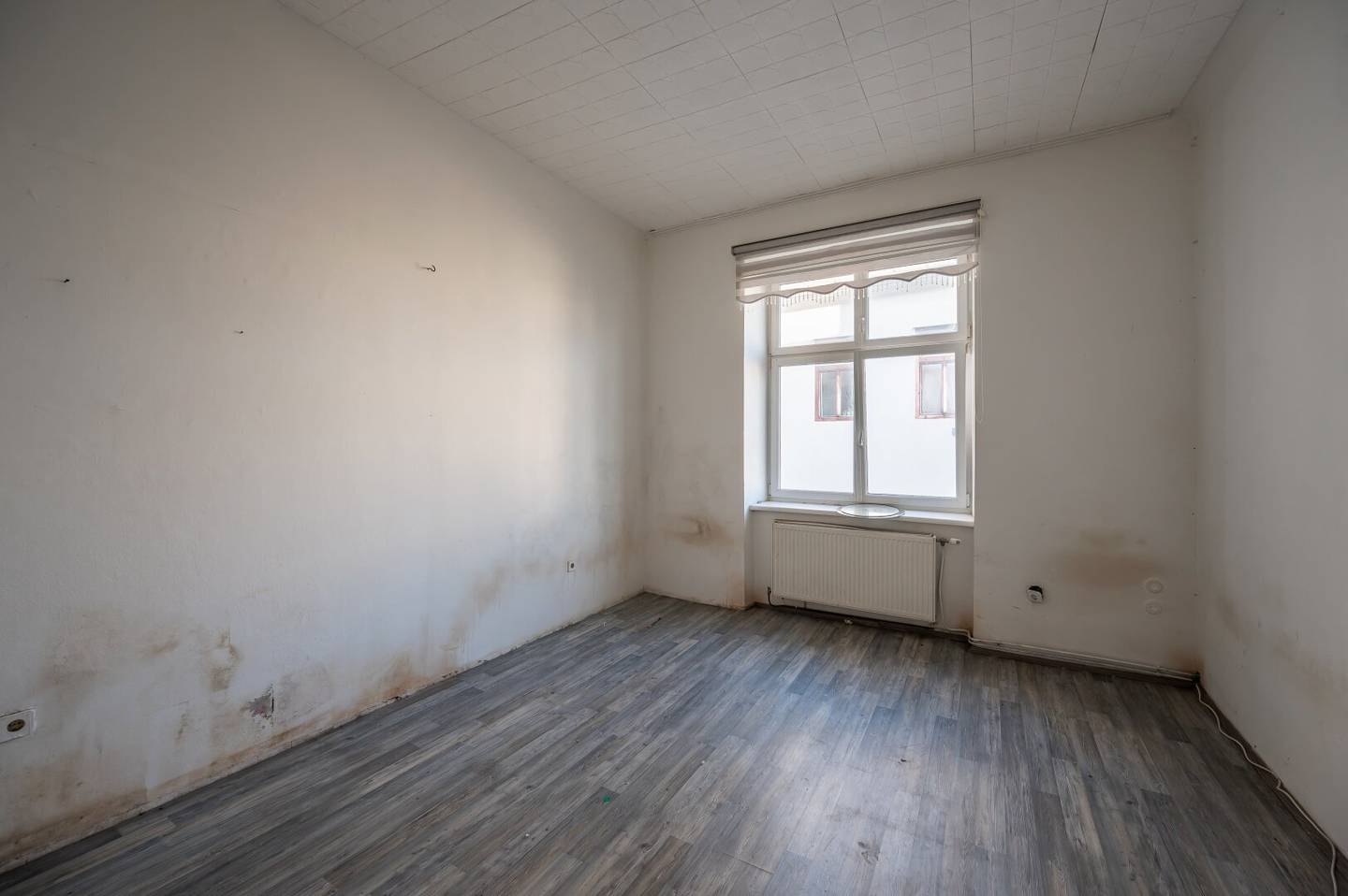 Hannovermarkt Renovation Needed Three Room Old Building Apartment Airbnb - Airbnb