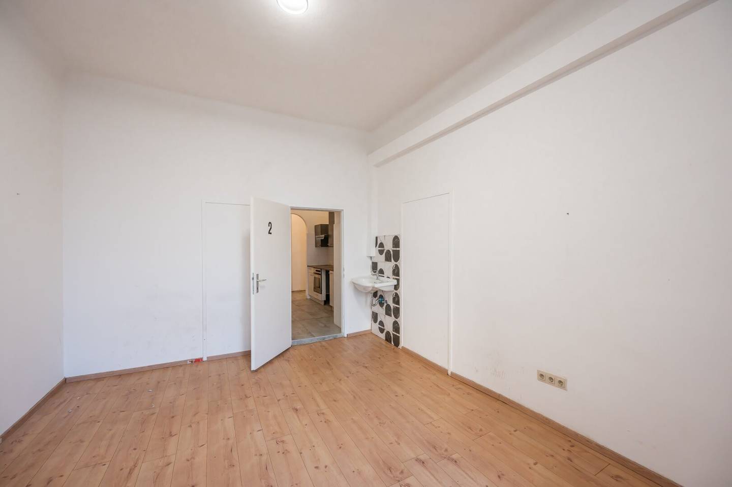 Wohnung raised ground floor Vienna balcony Airbnb ready