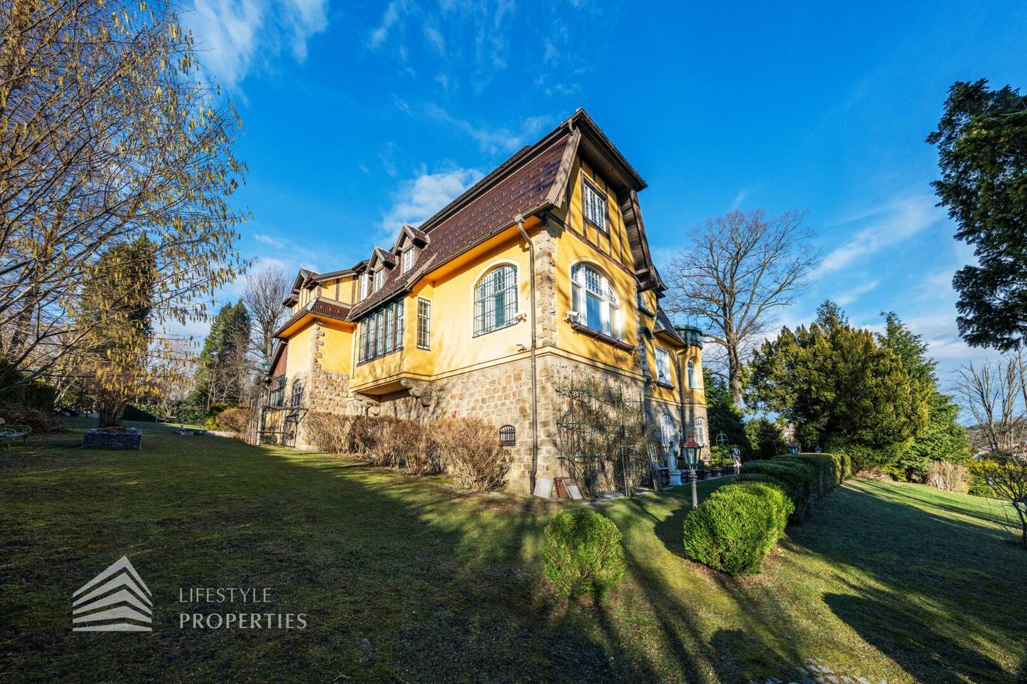 Historische Villa mit Garten im Wienerwald