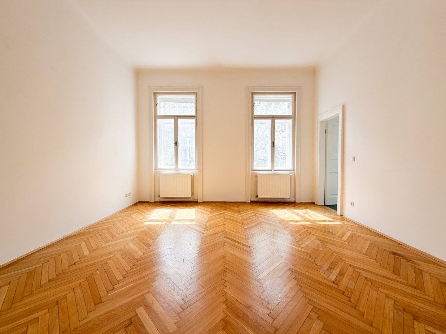 Altbauwohnung hofseitig hell ruhige Balkonoption