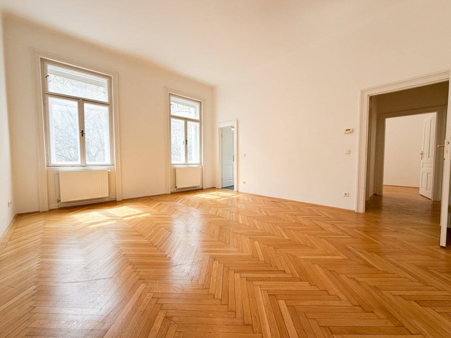 Altbauwohnung hofseitig hell ruhige Balkonoption