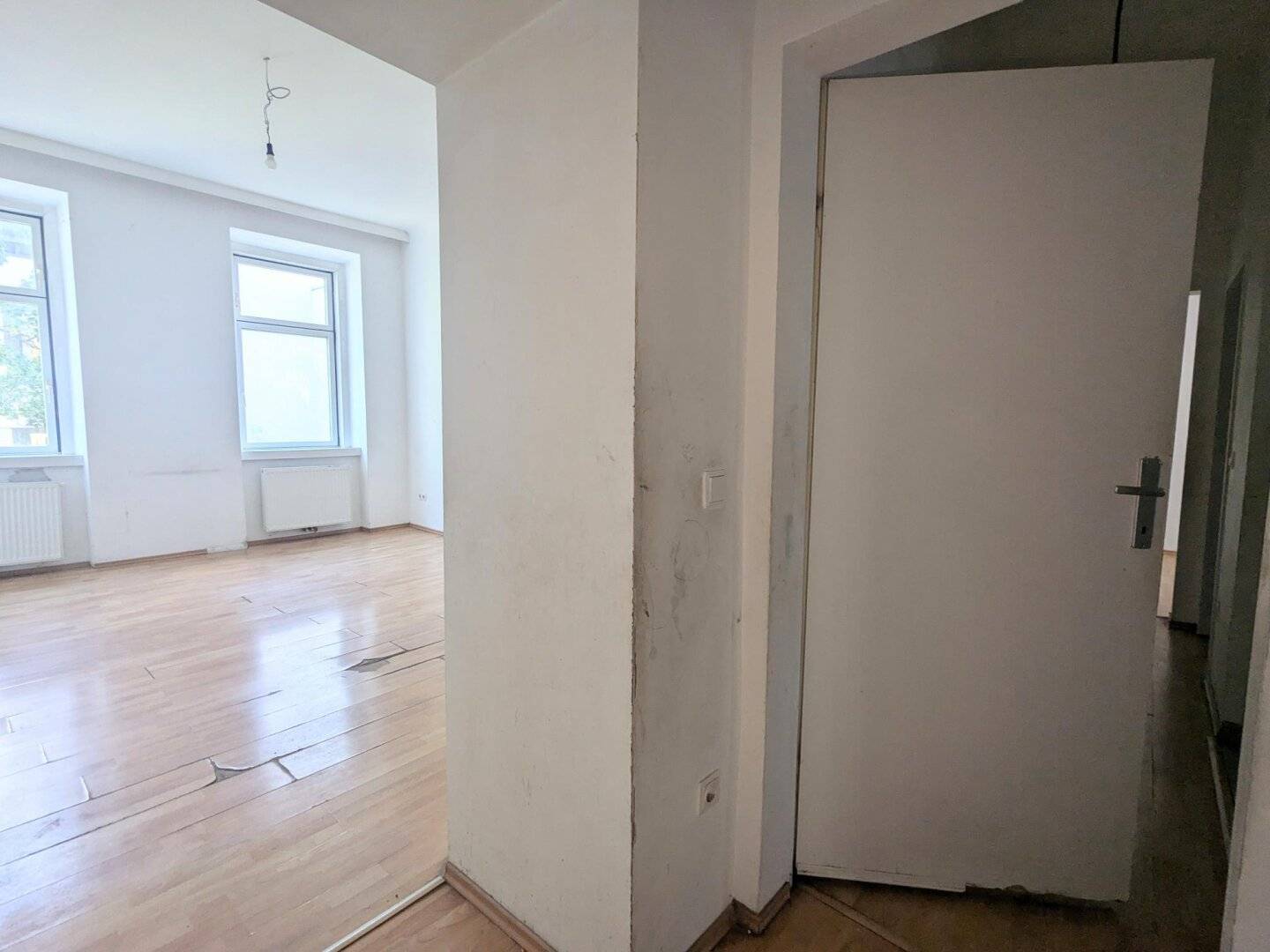 ++NEU++ sanierungsbedürftige 3-Zimmer Altbauwohnung, völlige Innenhoflage