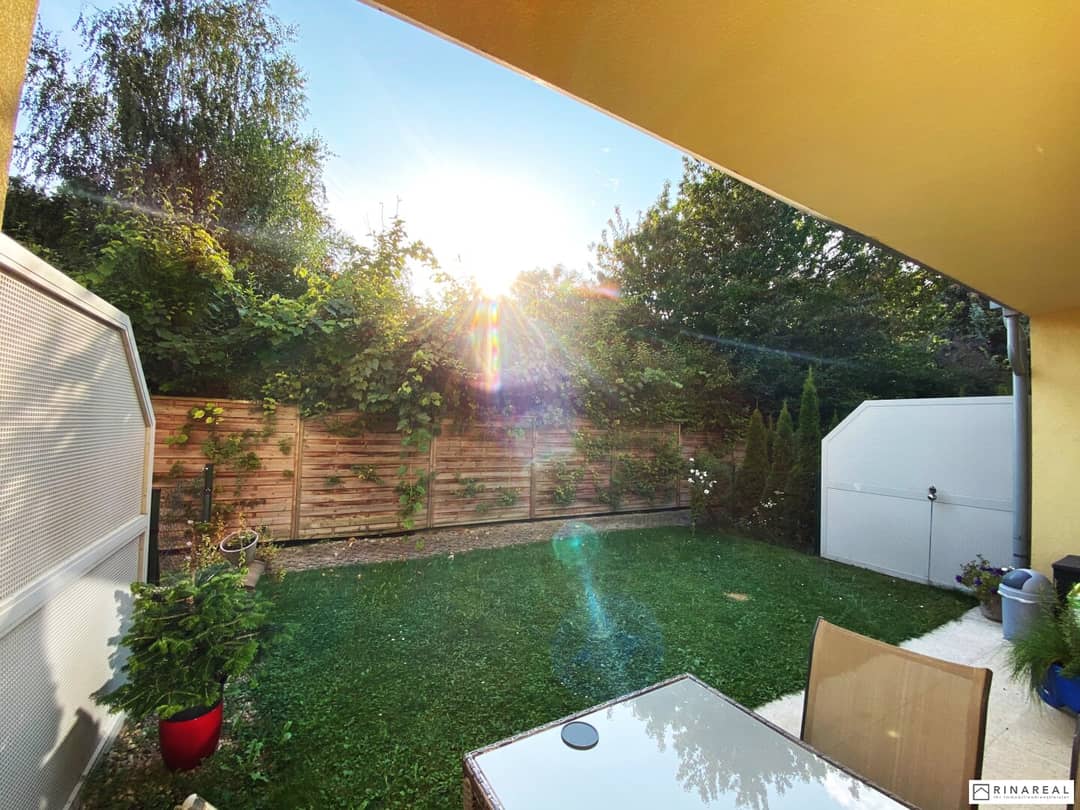 Bright 2-room flat with garden