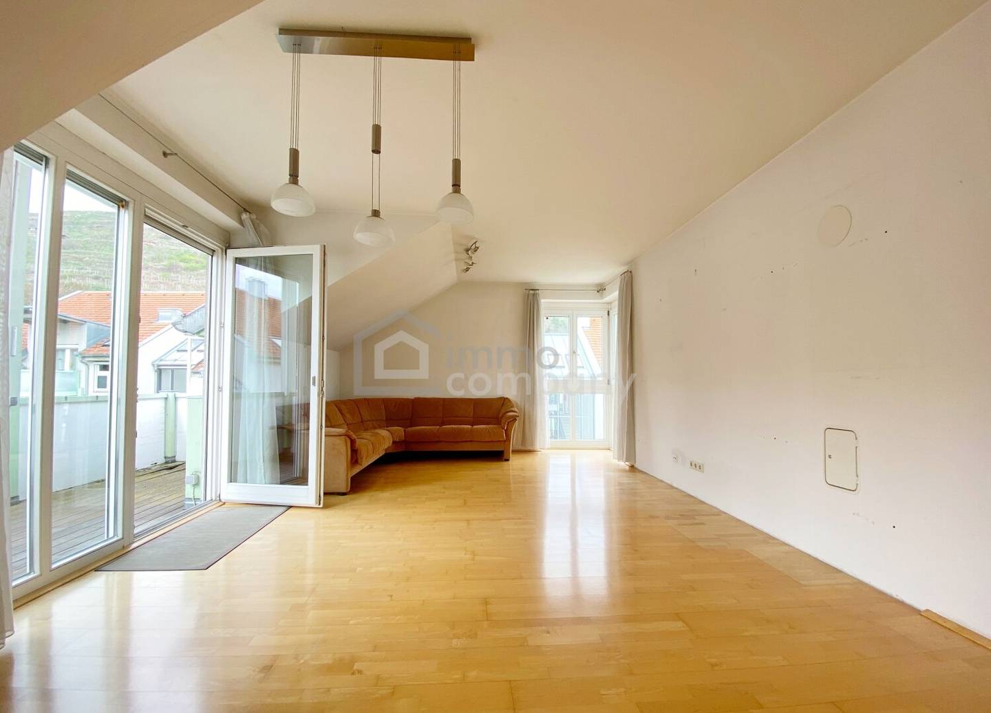 Dachgeschosswohnung Balkon Aussicht Weinberge