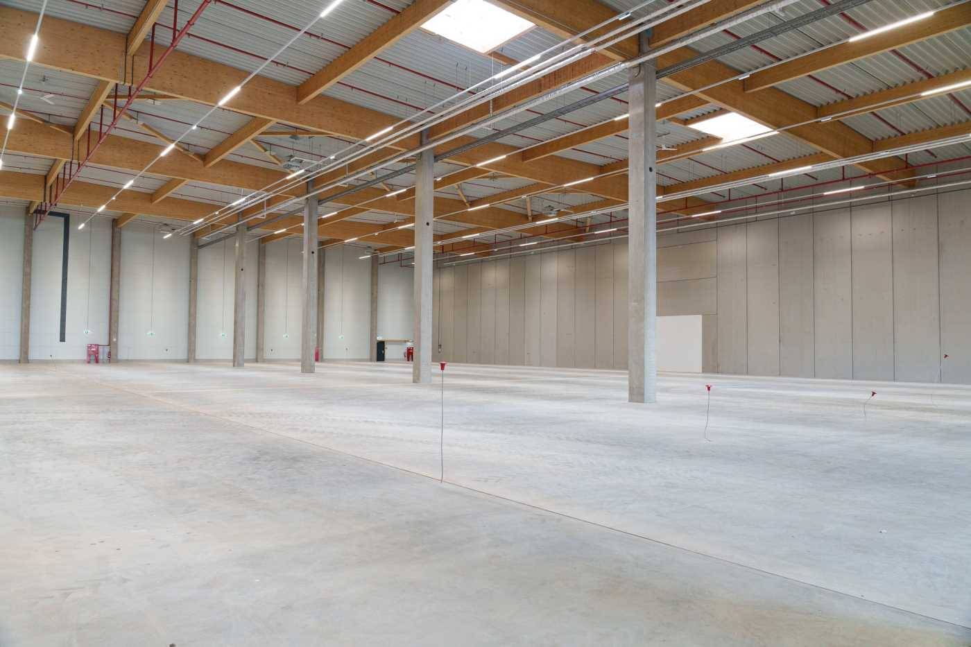 Logistics spaces Bruck A4 for rent