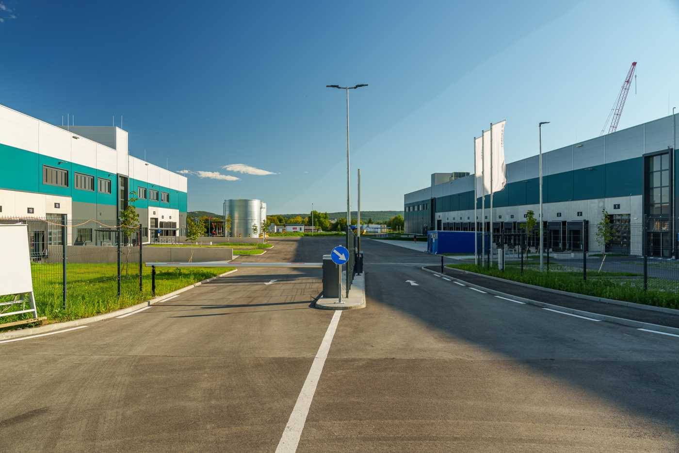 Logistics spaces Bruck A4 to rent