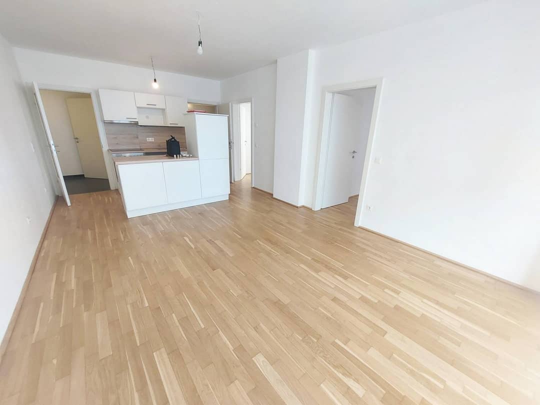 New build Wohnung generous loggia bright rooms