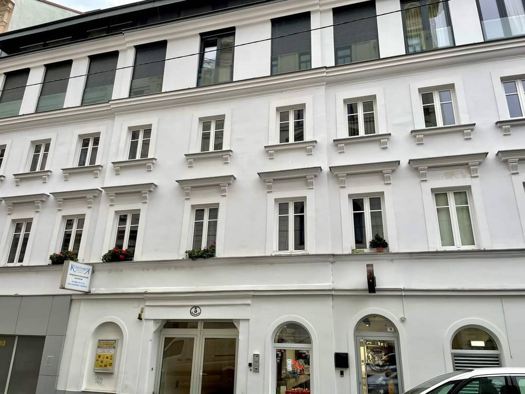 Wohnung Altbau im Biedermeierstil mit Aufzug