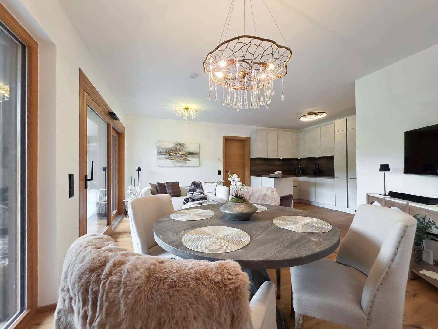 Fully furnished apartment with a spacious terrace and a high quality kitchen