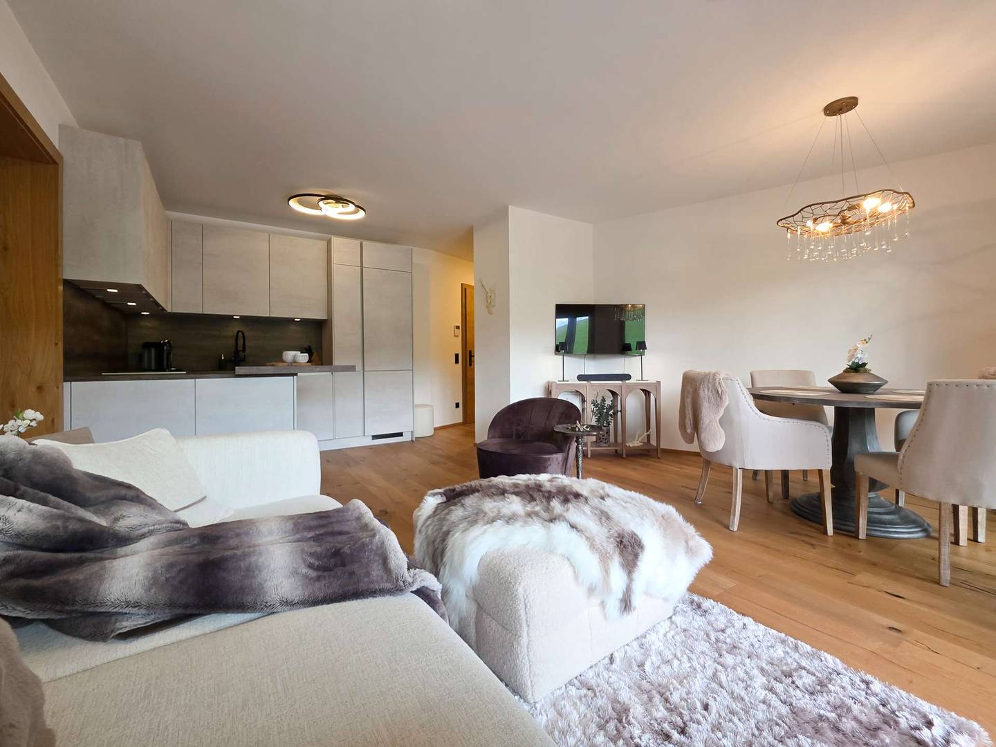Fully furnished apartment with a spacious terrace and a high quality kitchen