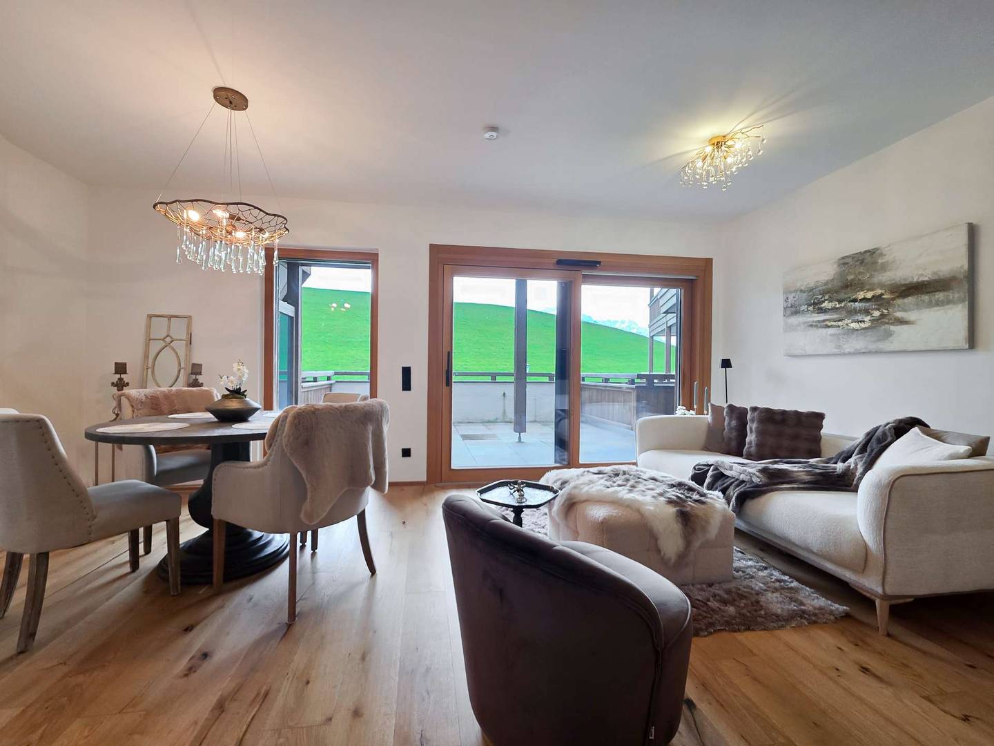 Fully furnished apartment with a spacious terrace and a high quality kitchen