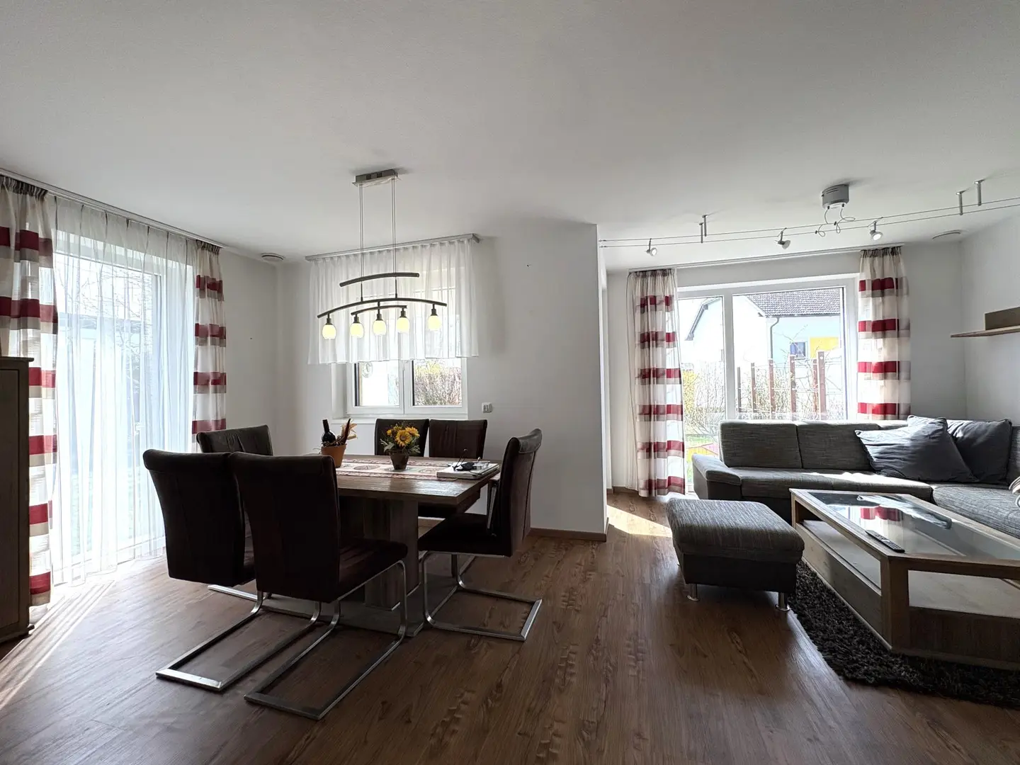 Semi-detached Utzenaich with garden