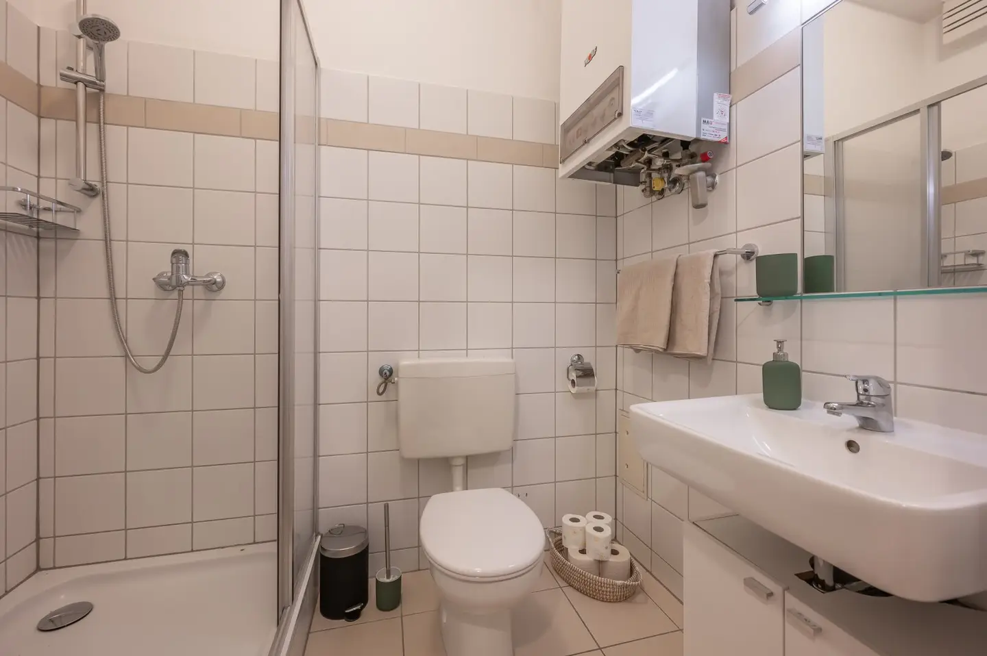 ++NEU++ Möblierte 1-Zimmer-Altbauwohnung mit Lift und Einbauküche nahe U-Bahn