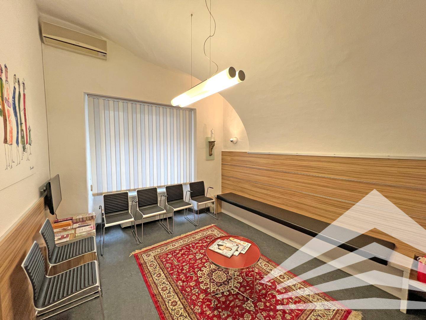Doctor's Practice 90m² Linz Main Square