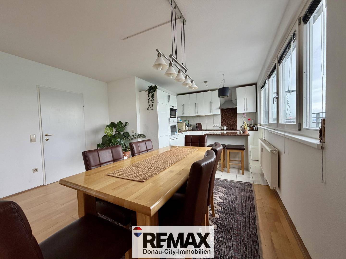 Wohnung mit großer Wohnküche und Terrassen U1