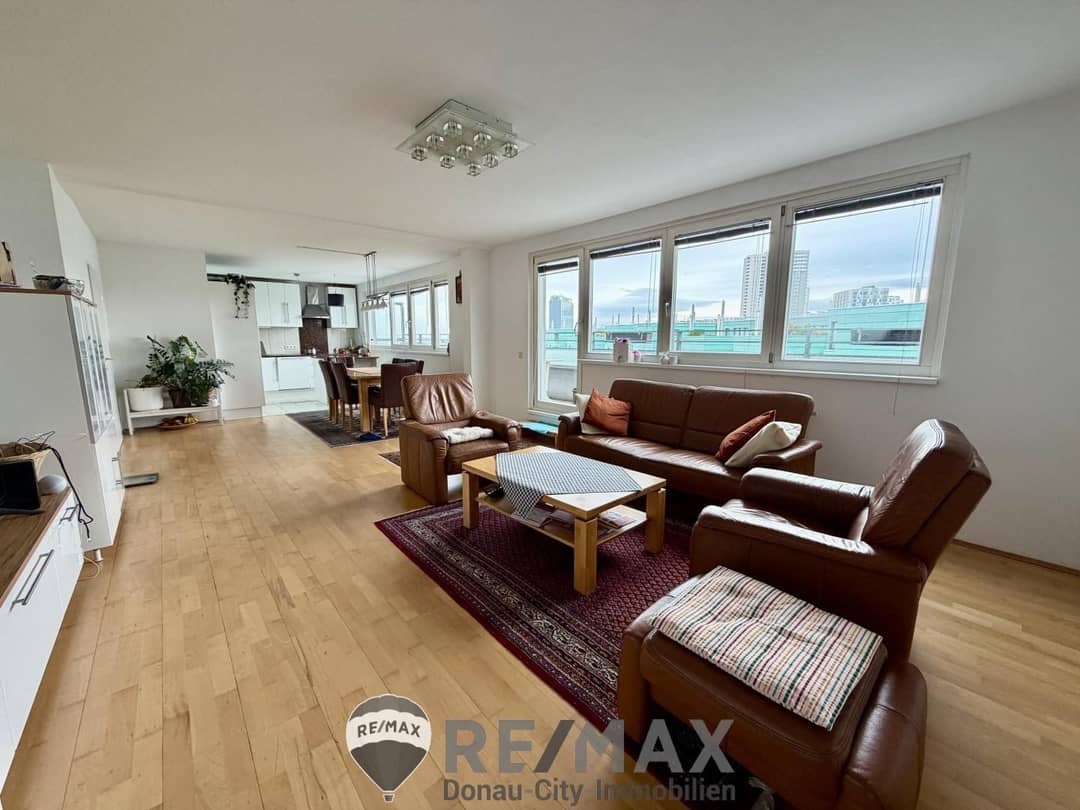 Wohnung mit großer Wohnküche und Terrassen U1