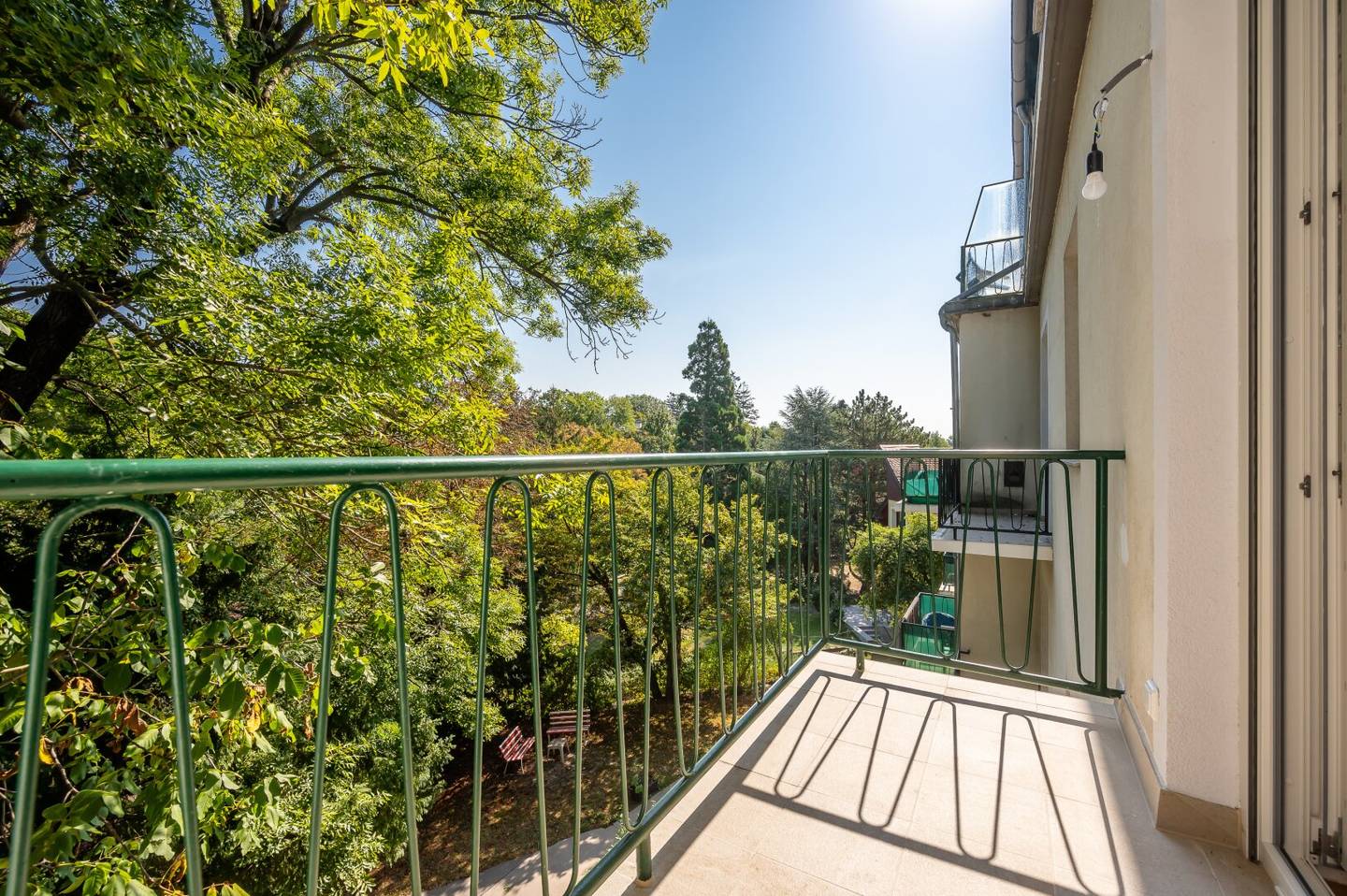 Sanierte Wohnung mit Balkon im Grünen