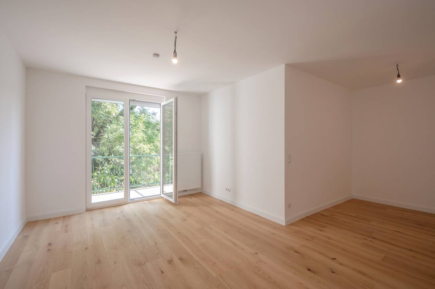 Sanierte Wohnung mit Balkon im Grünen