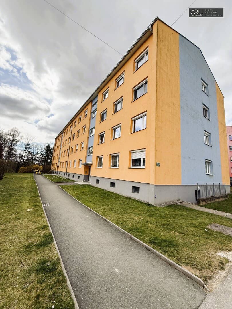 Großzügige Wohnung mit Loggia und ruhiger Lage