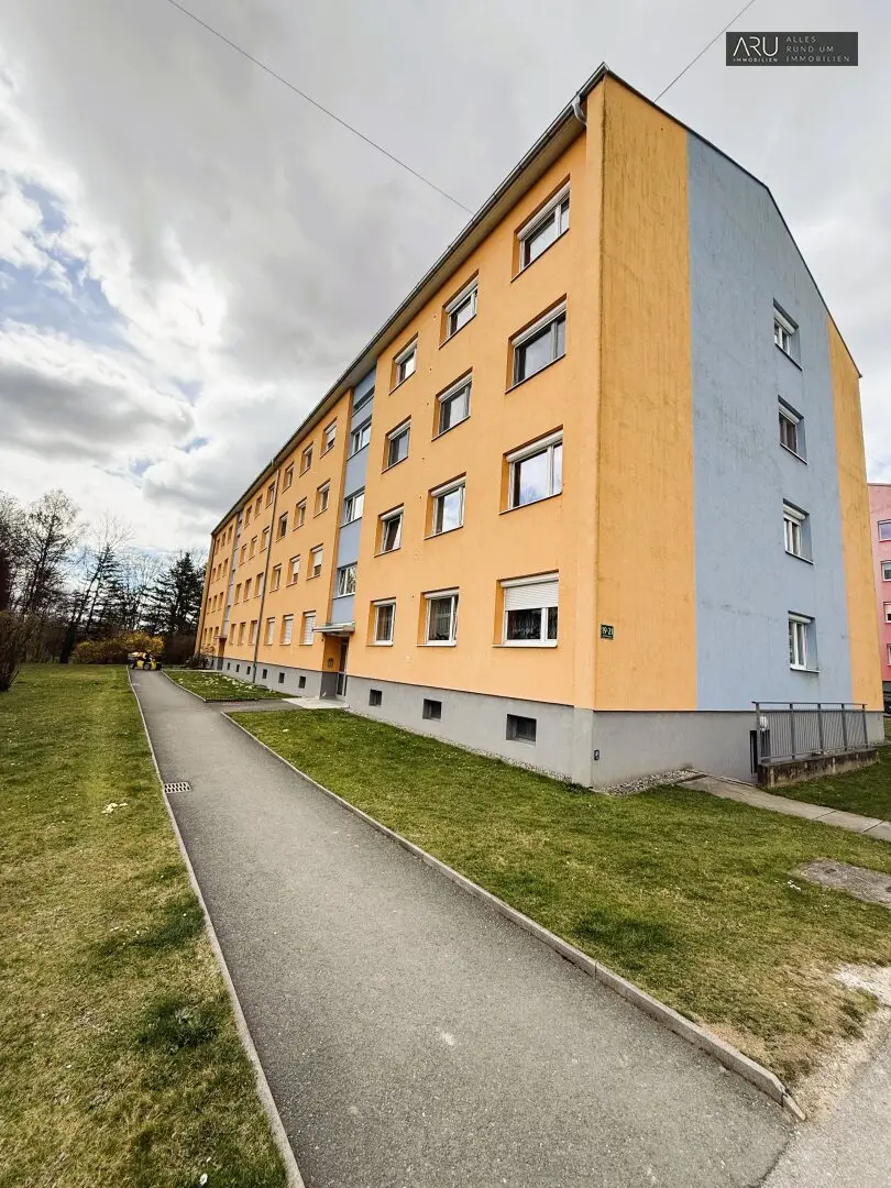 Spacious apartment with loggia in a quiet location