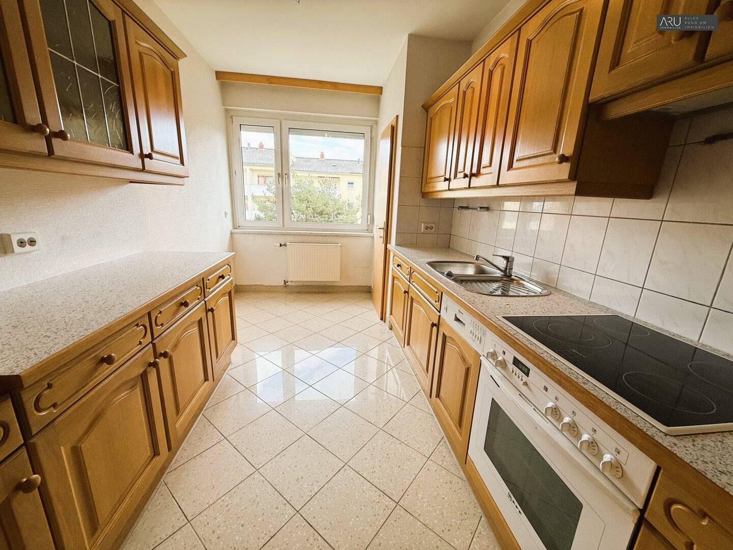 Großzügige Wohnung mit Loggia und ruhiger Lage