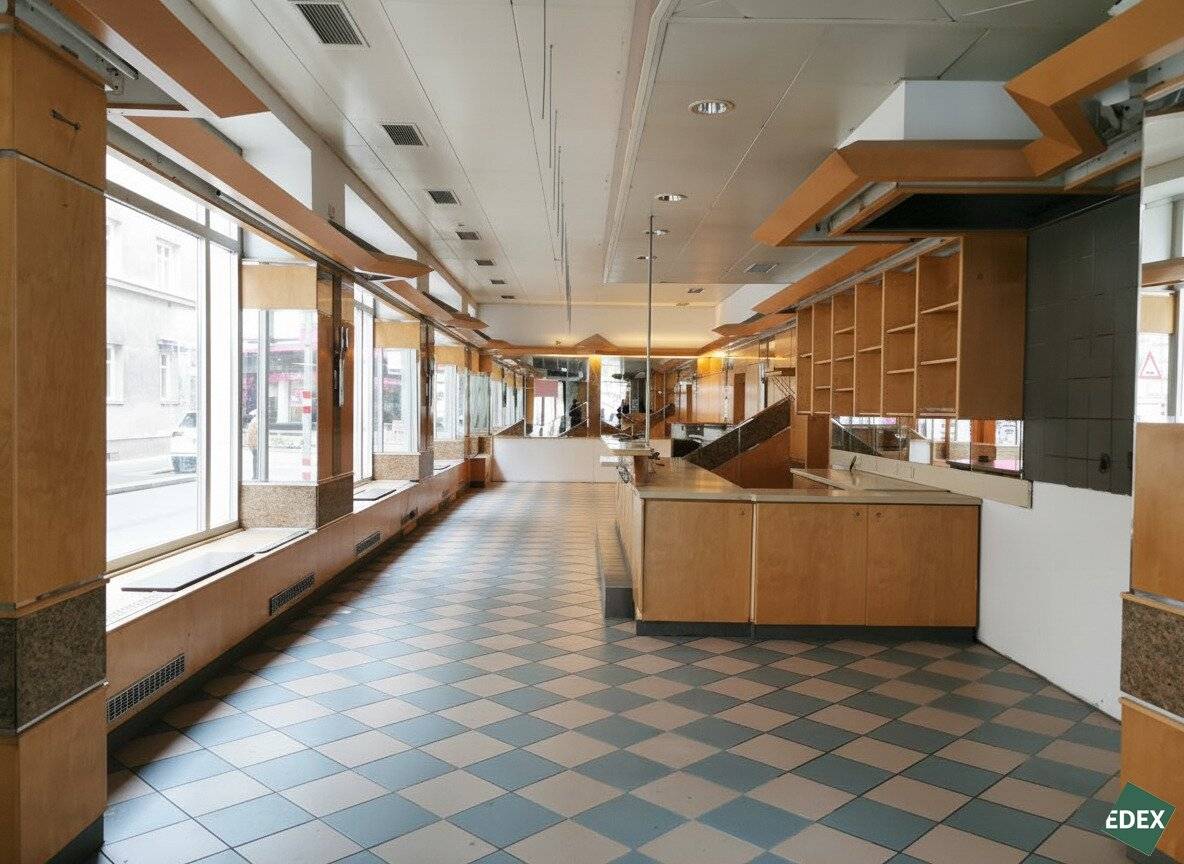 Cozy Café in high-traffic location with large display window