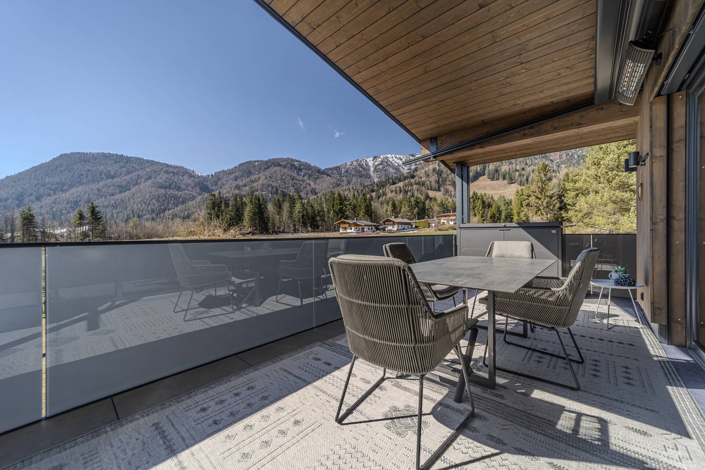 Dachgeschosswohnung mit Wohnrecht und Terrasse