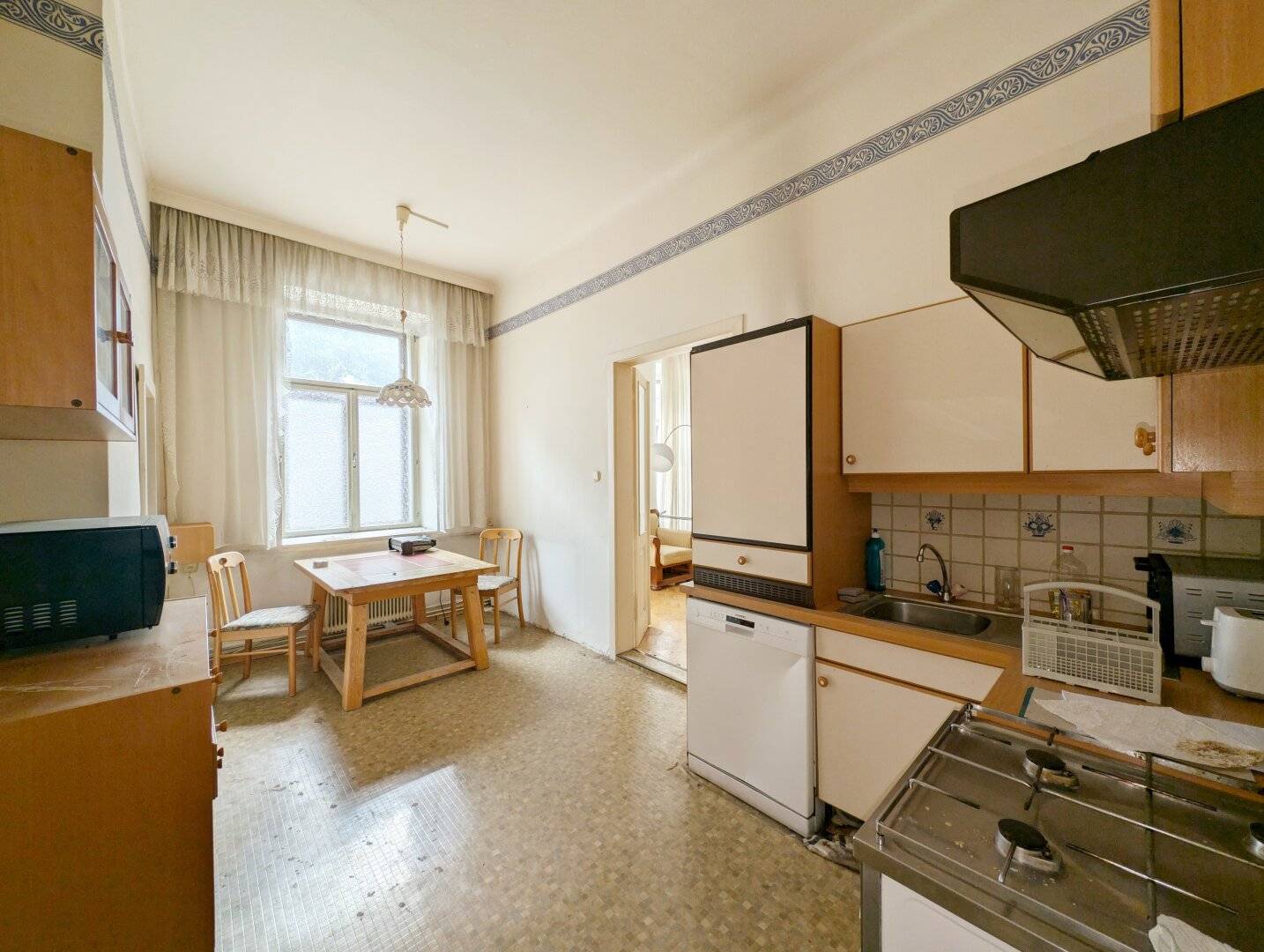++NEU++ Sanierungsbedürftige 2-Zimmer Altbau-Wohnung im Erdgeschoss - großes Umbau-Potential