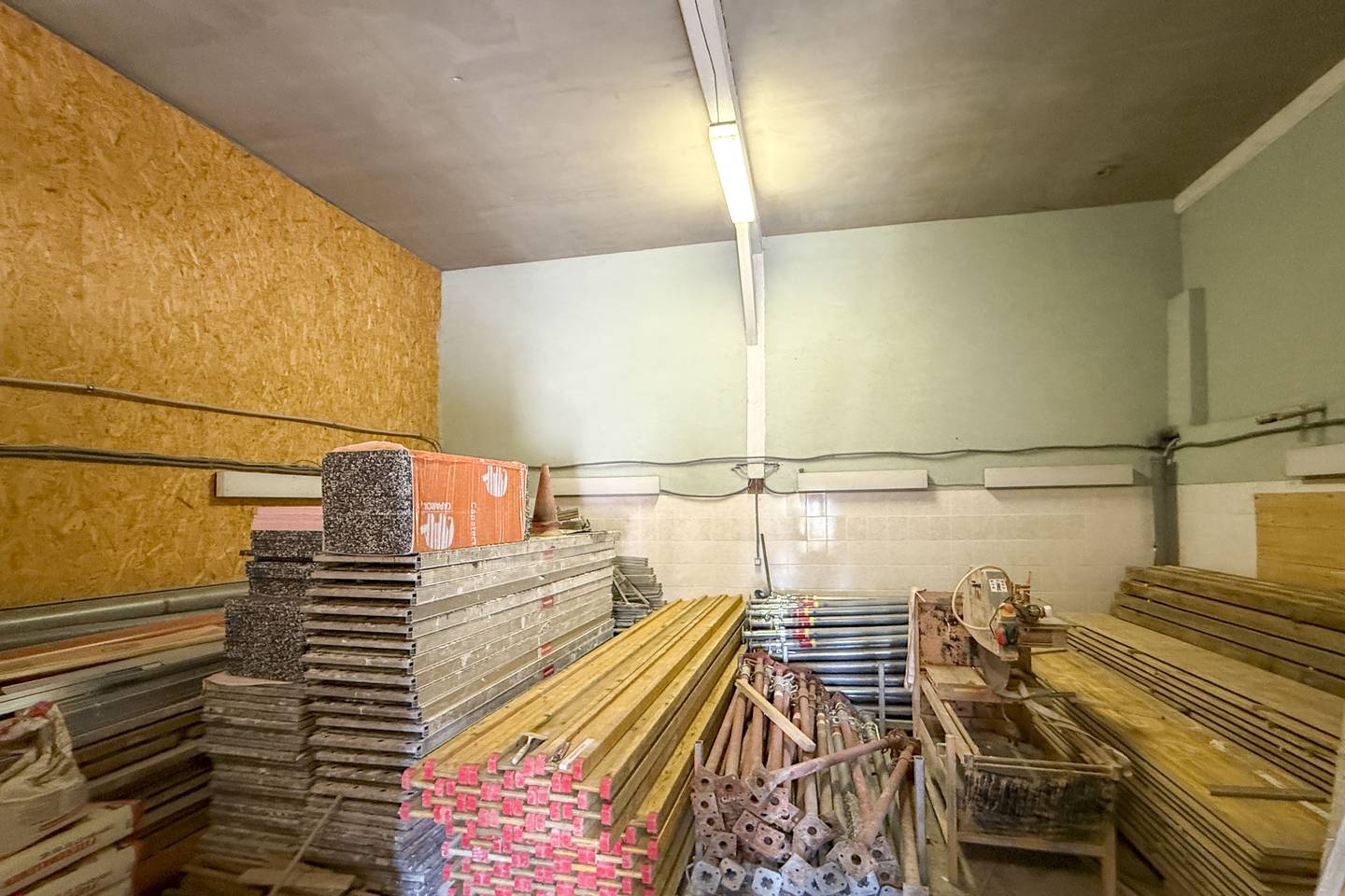 Lagerfläche mit Büro, 156 m²