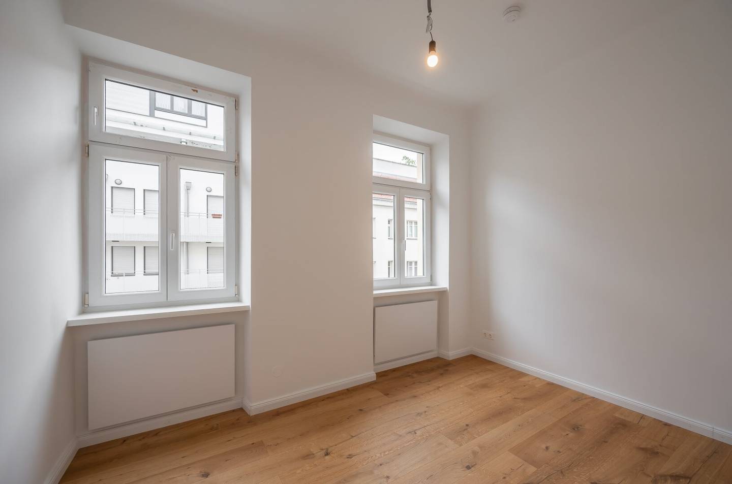 **NEU** ERSTBEZUG: 3-Zimmerwohnung - stilvoll saniert