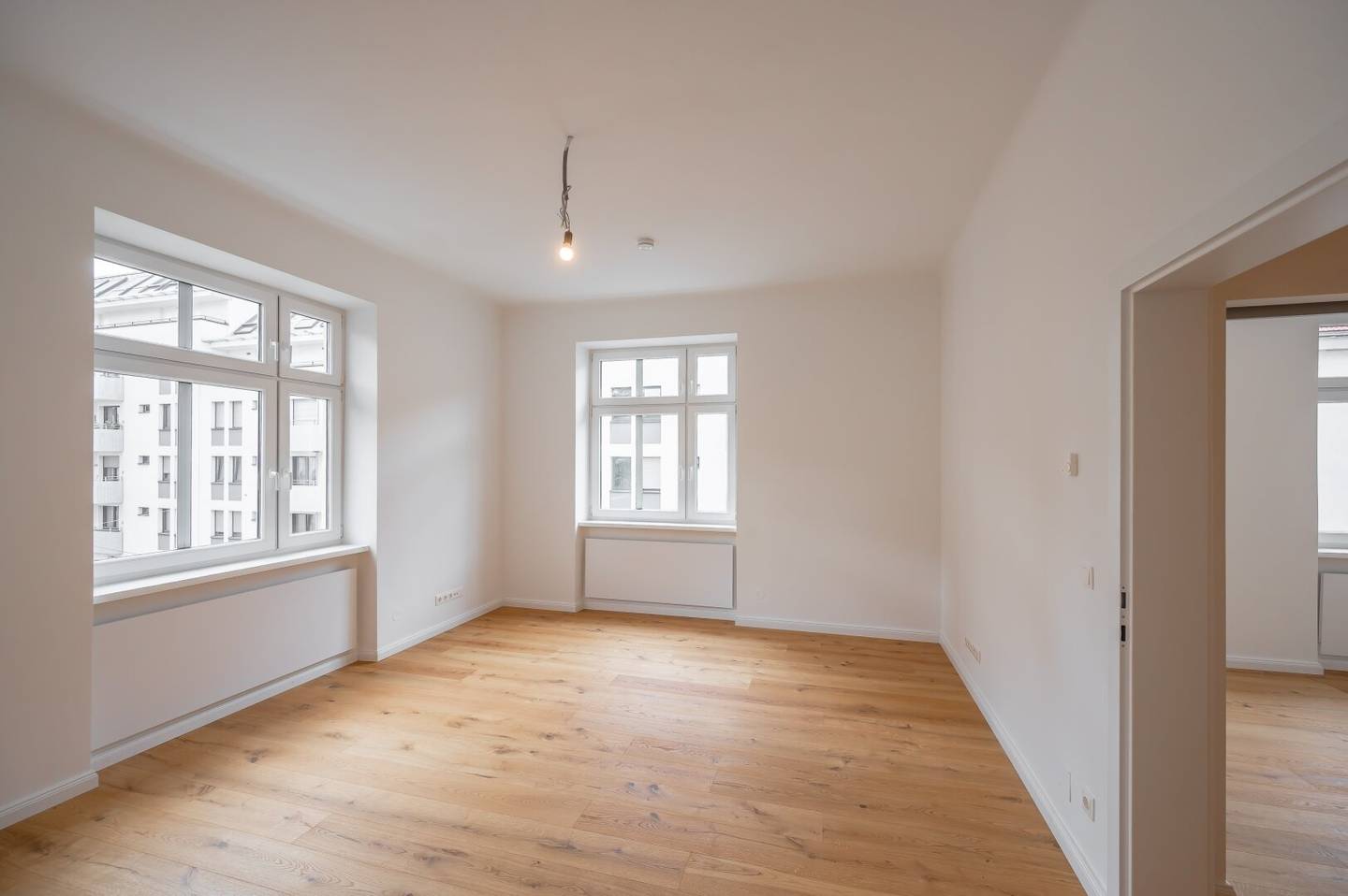 **NEU** ERSTBEZUG: 3-Zimmerwohnung - stilvoll saniert