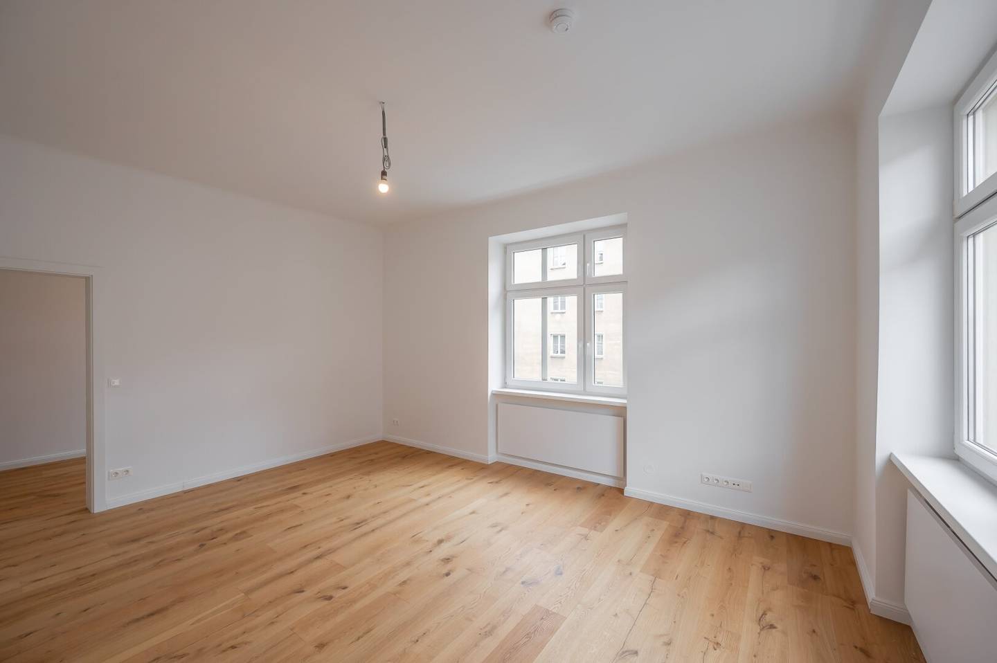 **NEU** ERSTBEZUG: 3-Zimmerwohnung - stilvoll saniert