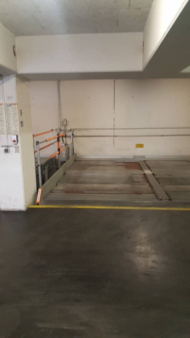 Duplex Parking in Hernals