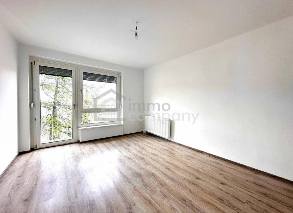 Three room apartment with balcony and elevator
